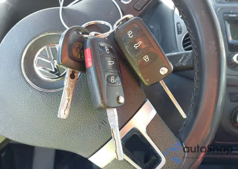 2013 Volkswagen Tiguan S из США, поврежденный, VIN WVGAV3AX4DW616138